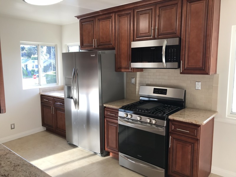 1 Bedroom w/ private bath $1300/mo