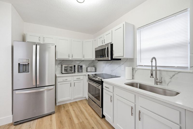 roommates in Undisclosed, Jacksonville, FL 32254 Modern Renovated Home / Easy Access to Downtown and I-95 / Safe and Clean (id. 28485) - cirtru.com