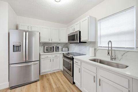 Modern Renovated Home / Easy Access to Downtown and I-95 / Safe and Clean (id. 28485)