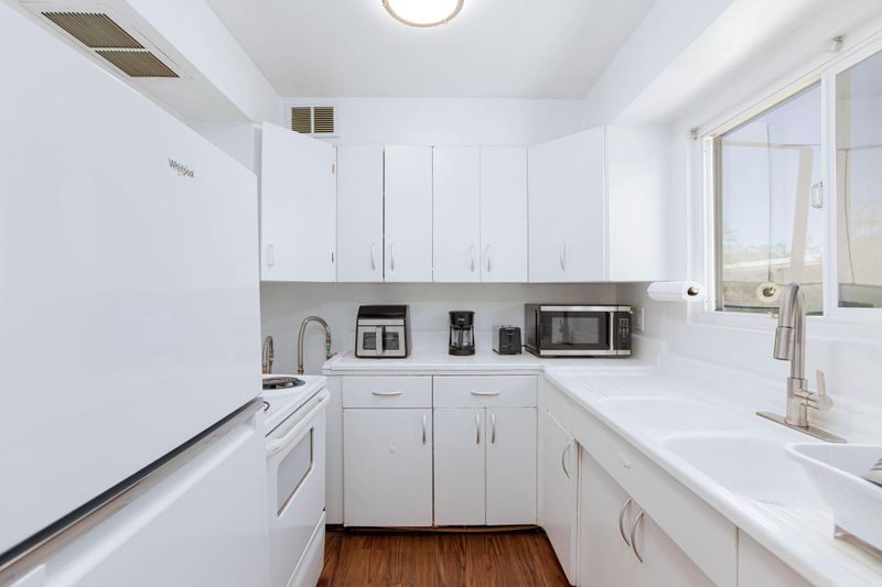 Cozy & homey Las Vegas Apartment with Workspace & 50" TV (id. 12987)