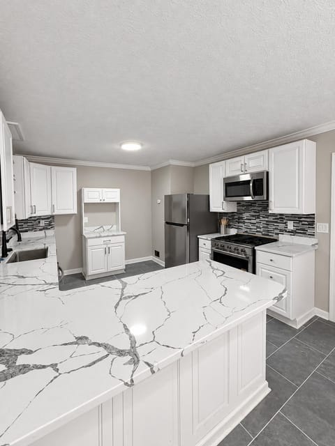 Rarely Available!  Right Off Chapel Hills & I-20 + Super Convenient to Shopping & Food + Quiet Block (id. 42462)